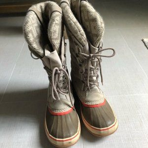 Women’s Sorel Boots VERY lightly used size 8